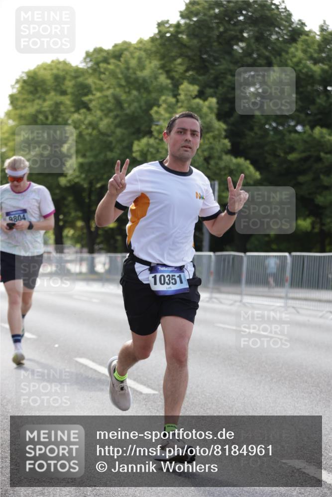 29.06.2025 - hella hamburg halbmarathon Jannik Wohlers http://msf.ph/oto/8184961 29.06.2025 09:43:18 Lombardsbrücke 2075, 2180, 2203, 8318, 9804, 10351, 13941, 15023, 15136, 17040, 17893, 18763, 18832 meine-sportfotos.de