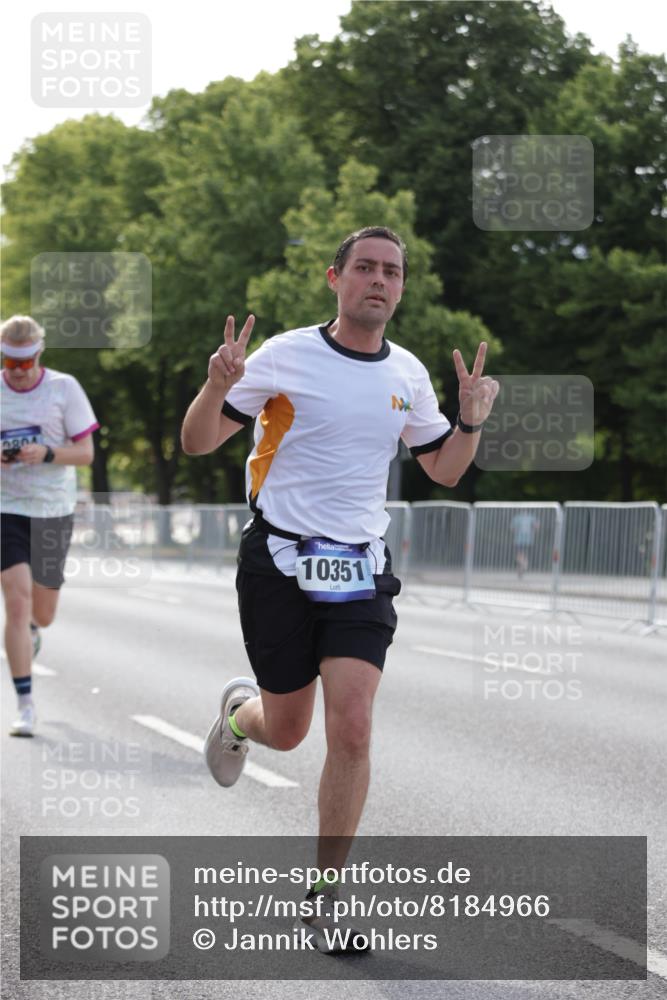 29.06.2025 - hella hamburg halbmarathon Jannik Wohlers http://msf.ph/oto/8184966 29.06.2025 09:43:18 Lombardsbrücke 2075, 2180, 2203, 8318, 9804, 10351, 13941, 15023, 15136, 17040, 17893, 18763, 18832 meine-sportfotos.de