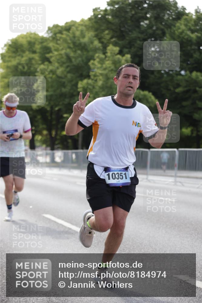 29.06.2025 - hella hamburg halbmarathon Jannik Wohlers http://msf.ph/oto/8184974 29.06.2025 09:43:18 Lombardsbrücke 2075, 2180, 2203, 8318, 9804, 10351, 13941, 15023, 15136, 17040, 17893, 18763, 18832 meine-sportfotos.de