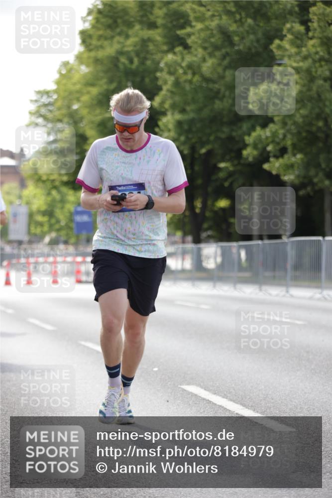29.06.2025 - hella hamburg halbmarathon Jannik Wohlers http://msf.ph/oto/8184979 29.06.2025 09:43:19 Lombardsbrücke 2075, 2180, 2203, 8318, 9804, 10351, 13941, 15023, 15136, 17040, 17893, 18763, 18832 meine-sportfotos.de