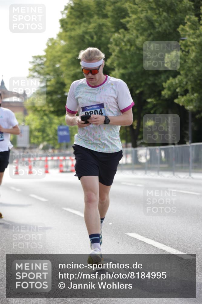 29.06.2025 - hella hamburg halbmarathon Jannik Wohlers http://msf.ph/oto/8184995 29.06.2025 09:43:19 Lombardsbrücke 2075, 2180, 2203, 8318, 9804, 10351, 13941, 15023, 15136, 17040, 17893, 18763, 18832 meine-sportfotos.de