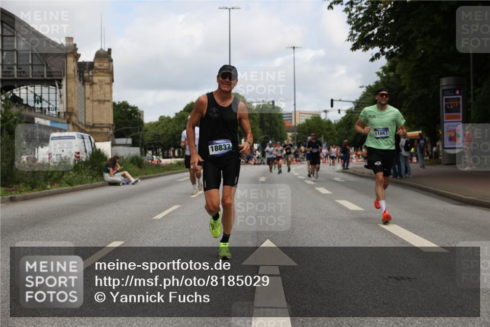29.06.2025 - hella hamburg halbmarathon Yannick Fuchs http://msf.ph/oto/8185029 29.06.2025 10:29:22 20KM 1002, 4477, 5048, 5152, 5550, 6169, 6878, 7628, 7884, 8395, 8864, 9519, 9686, 11202, 11230, 11661, 14069, 14388, 15902, 17014, 18026, 18837 meine-sportfotos.de