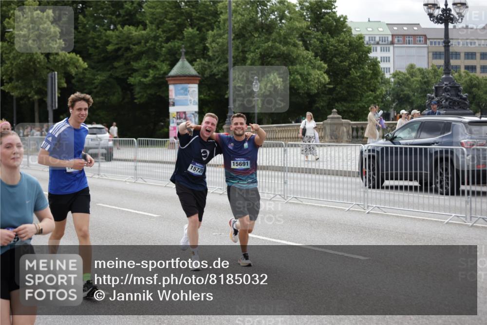 29.06.2025 - hella hamburg halbmarathon Jannik Wohlers http://msf.ph/oto/8185032 29.06.2025 11:11:00 Lombardsbrücke 1021, 2105, 2345, 2373, 3713, 4157, 4269, 4452, 5797, 6729, 6933, 8294, 9375, 9703, 10021, 10170, 10178, 10758, 11104, 11807, 13428, 14241, 15241, 15691, 15729, 15810, 16728, 17330, 17760, 18463, 18639, 19179 meine-sportfotos.de