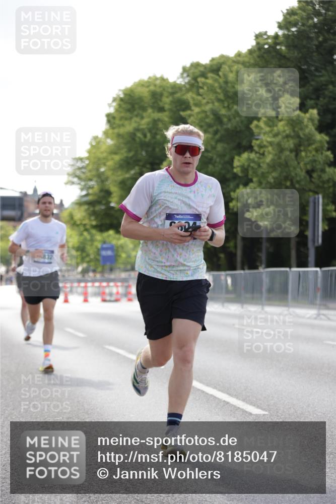 29.06.2025 - hella hamburg halbmarathon Jannik Wohlers http://msf.ph/oto/8185047 29.06.2025 09:43:19 Lombardsbrücke 2075, 2180, 2203, 8318, 9804, 10351, 13941, 15023, 15136, 17040, 17893, 18763, 18832 meine-sportfotos.de