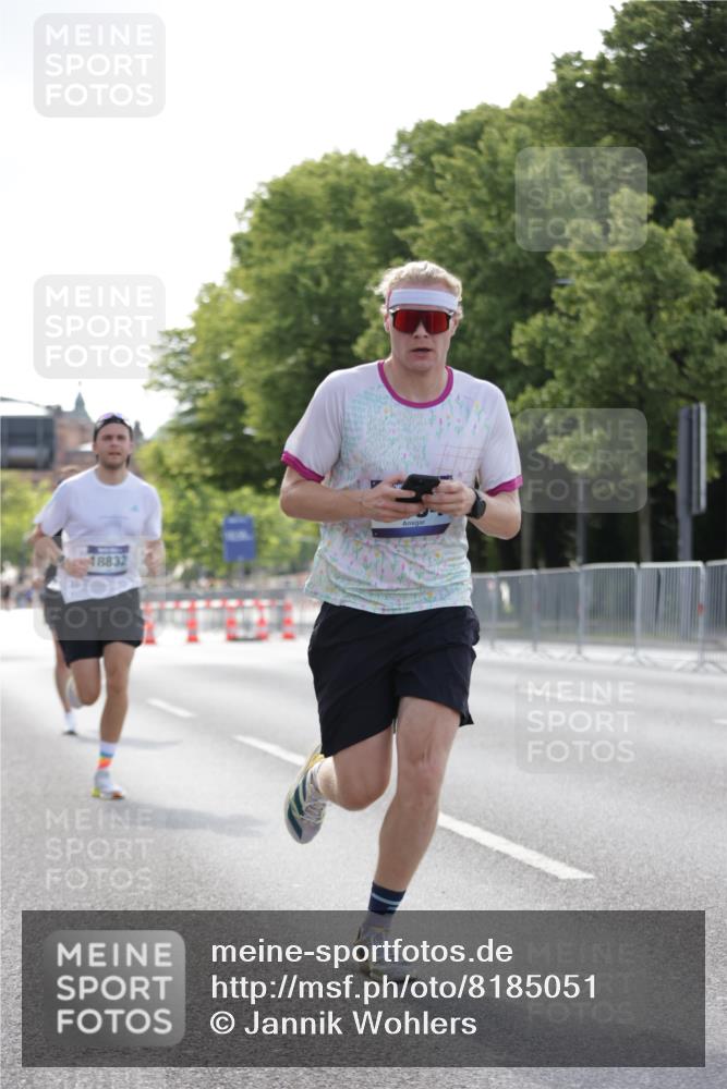 29.06.2025 - hella hamburg halbmarathon Jannik Wohlers http://msf.ph/oto/8185051 29.06.2025 09:43:19 Lombardsbrücke 2075, 2180, 2203, 8318, 9804, 10351, 13941, 15023, 15136, 17040, 17893, 18763, 18832 meine-sportfotos.de