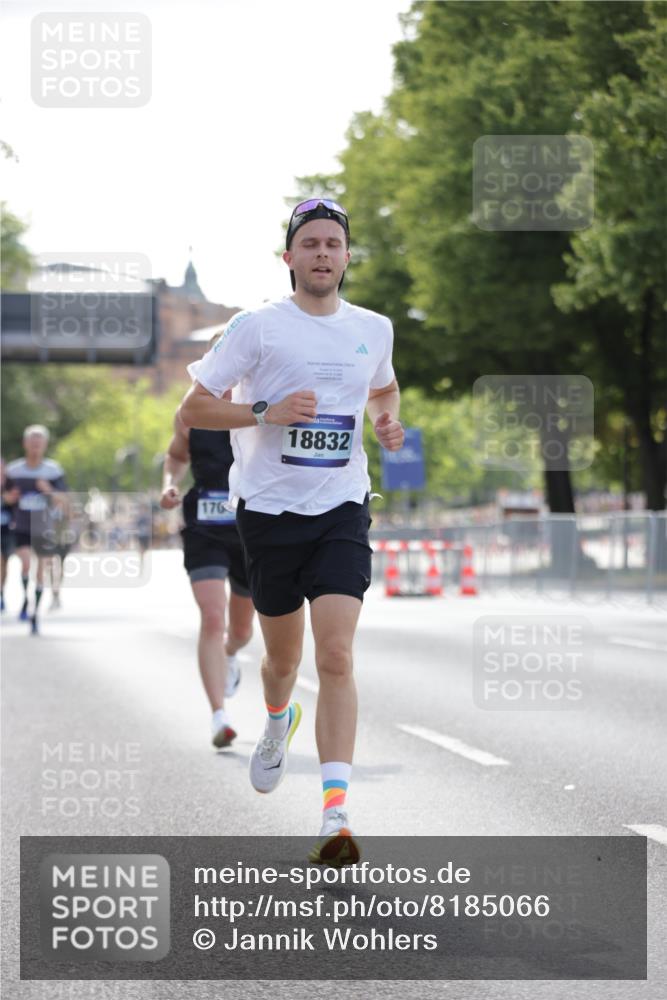29.06.2025 - hella hamburg halbmarathon Jannik Wohlers http://msf.ph/oto/8185066 29.06.2025 09:43:20 Lombardsbrücke 2075, 2180, 2203, 8318, 9804, 10351, 13941, 15023, 15136, 17040, 17893, 18763, 18832 meine-sportfotos.de