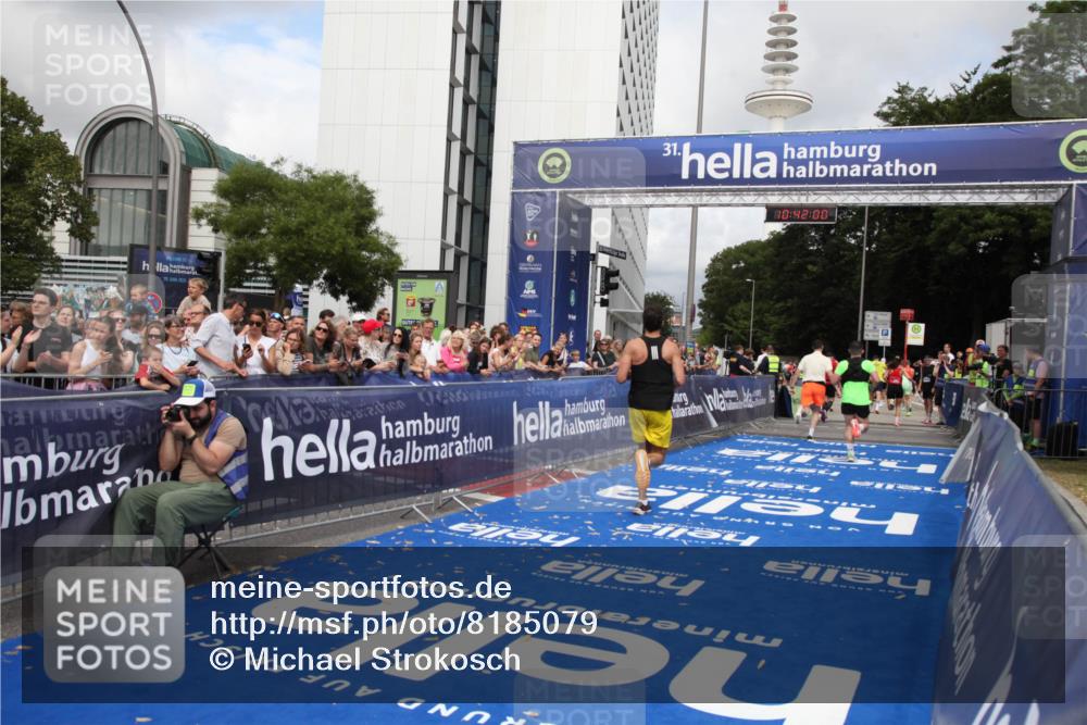 29.06.2025 - hella hamburg halbmarathon Michael Strokosch http://msf.ph/oto/8185079 29.06.2025 10:41:59 Ziel 1169, 7092, 7363, 8694, 15521, 16507 meine-sportfotos.de