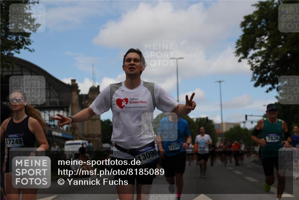 29.06.2025 - hella hamburg halbmarathon Yannick Fuchs http://msf.ph/oto/8185089 29.06.2025 11:21:09 20KM 2010, 2699, 2959, 3579, 3842, 3910, 4161, 4349, 4373, 4877, 5494, 5584, 5629, 5838, 6598, 6640, 6951, 7604, 7772, 7836, 7917, 8050, 8962, 9256, 9807, 10077, 11046, 11092, 11668, 11981, 12395, 12958, 13090, 13382, 13934, 13984, 14105, 14810, 14986, 15481, 15725, 15752, 15869, 16457, 16735, 17034, 17207, 17249, 18610, 18769, 19012, 19081, 19193 meine-sportfotos.de