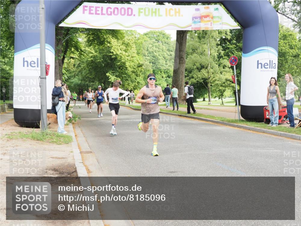 29.06.2025 - hella hamburg halbmarathon MichiJ http://msf.ph/oto/8185096 29.06.2025 10:18:31 Zwischen KM18-KM19 2075, 3968, 6090, 12189, 15883 meine-sportfotos.de