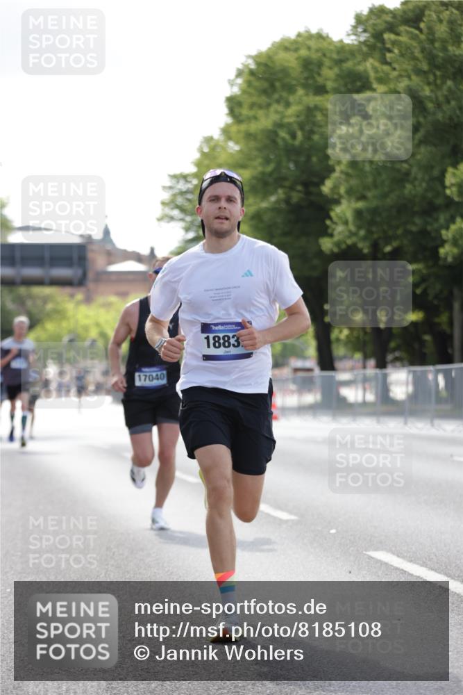 29.06.2025 - hella hamburg halbmarathon Jannik Wohlers http://msf.ph/oto/8185108 29.06.2025 09:43:20 Lombardsbrücke 2075, 2180, 2203, 8318, 9804, 10351, 13941, 15023, 15136, 17040, 17893, 18763, 18832 meine-sportfotos.de
