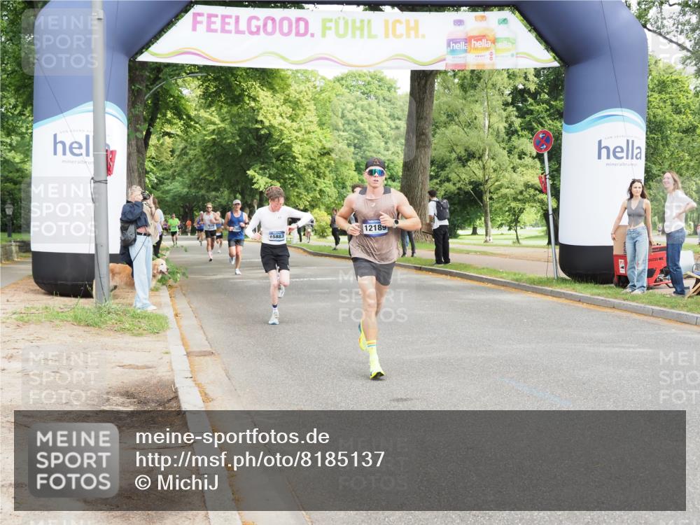 29.06.2025 - hella hamburg halbmarathon MichiJ http://msf.ph/oto/8185137 29.06.2025 10:18:31 Zwischen KM18-KM19 2075, 3968, 6090, 12189, 15883 meine-sportfotos.de