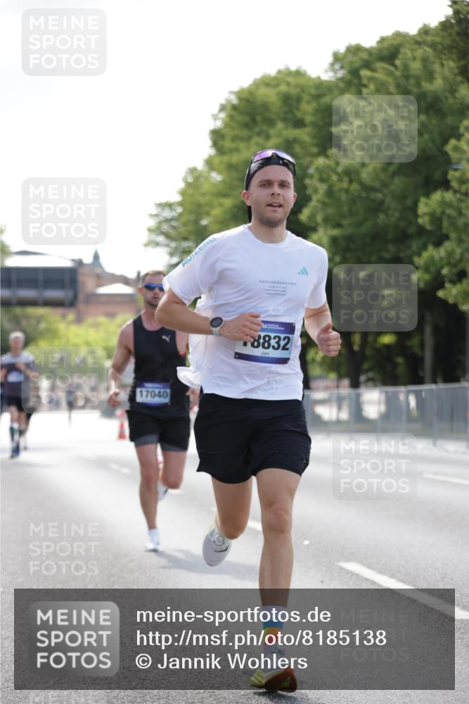 29.06.2025 - hella hamburg halbmarathon Jannik Wohlers http://msf.ph/oto/8185138 29.06.2025 09:43:21 Lombardsbrücke 2075, 2180, 2203, 3189, 8318, 9804, 10351, 11150, 13941, 15023, 15136, 17040, 17893, 18763, 18832 meine-sportfotos.de