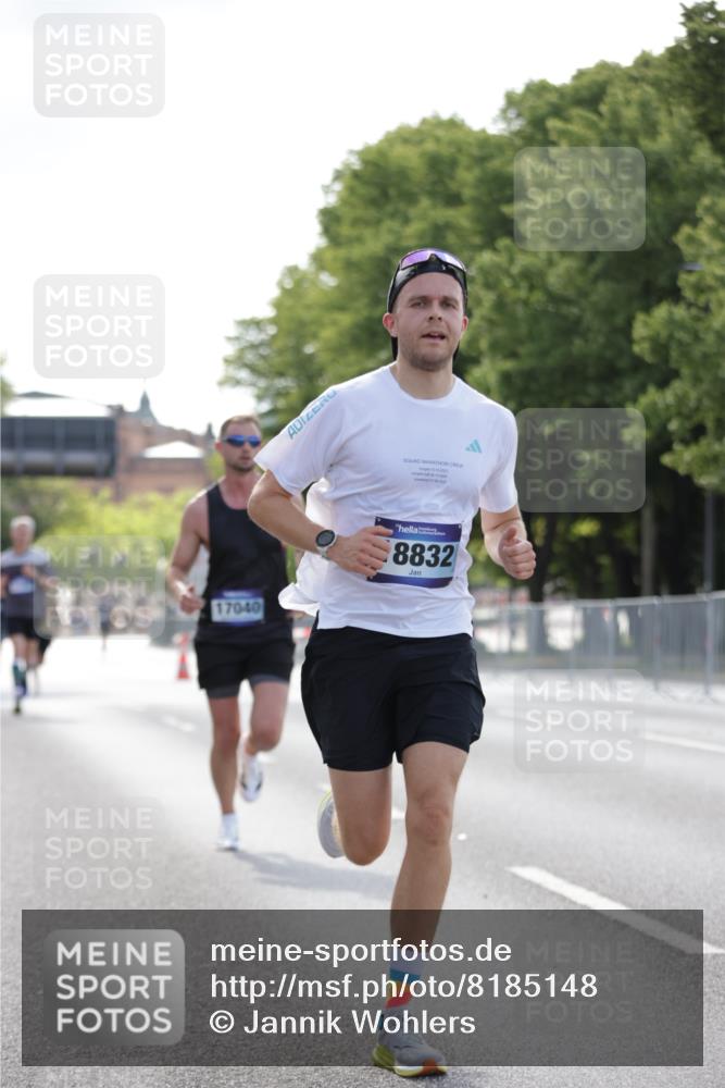 29.06.2025 - hella hamburg halbmarathon Jannik Wohlers http://msf.ph/oto/8185148 29.06.2025 09:43:21 Lombardsbrücke 2075, 2180, 2203, 3189, 8318, 9804, 10351, 11150, 13941, 15023, 15136, 17040, 17893, 18763, 18832 meine-sportfotos.de