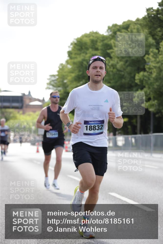 29.06.2025 - hella hamburg halbmarathon Jannik Wohlers http://msf.ph/oto/8185161 29.06.2025 09:43:21 Lombardsbrücke 2075, 2180, 2203, 3189, 8318, 9804, 10351, 11150, 13941, 15023, 15136, 17040, 17893, 18763, 18832 meine-sportfotos.de