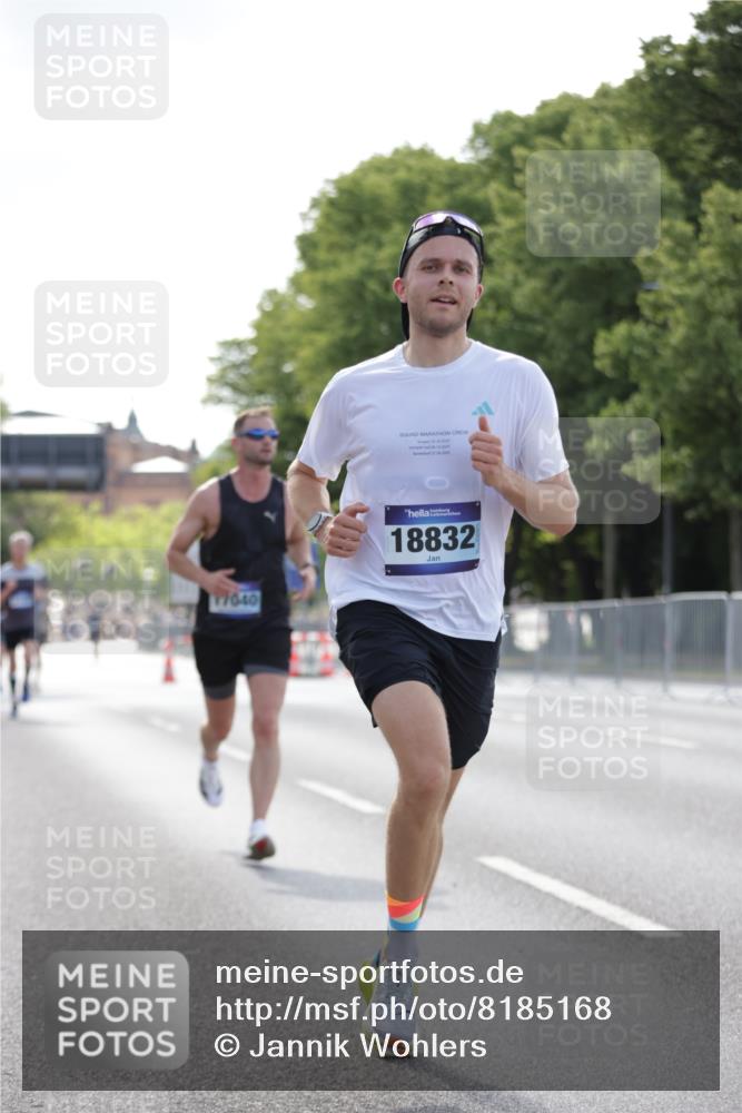 29.06.2025 - hella hamburg halbmarathon Jannik Wohlers http://msf.ph/oto/8185168 29.06.2025 09:43:21 Lombardsbrücke 2075, 2180, 2203, 3189, 8318, 9804, 10351, 11150, 13941, 15023, 15136, 17040, 17893, 18763, 18832 meine-sportfotos.de