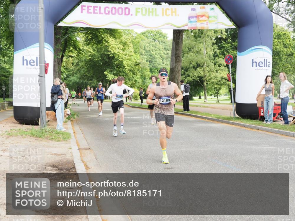 29.06.2025 - hella hamburg halbmarathon MichiJ http://msf.ph/oto/8185171 29.06.2025 10:18:31 Zwischen KM18-KM19 2075, 3968, 6090, 12189, 15883 meine-sportfotos.de