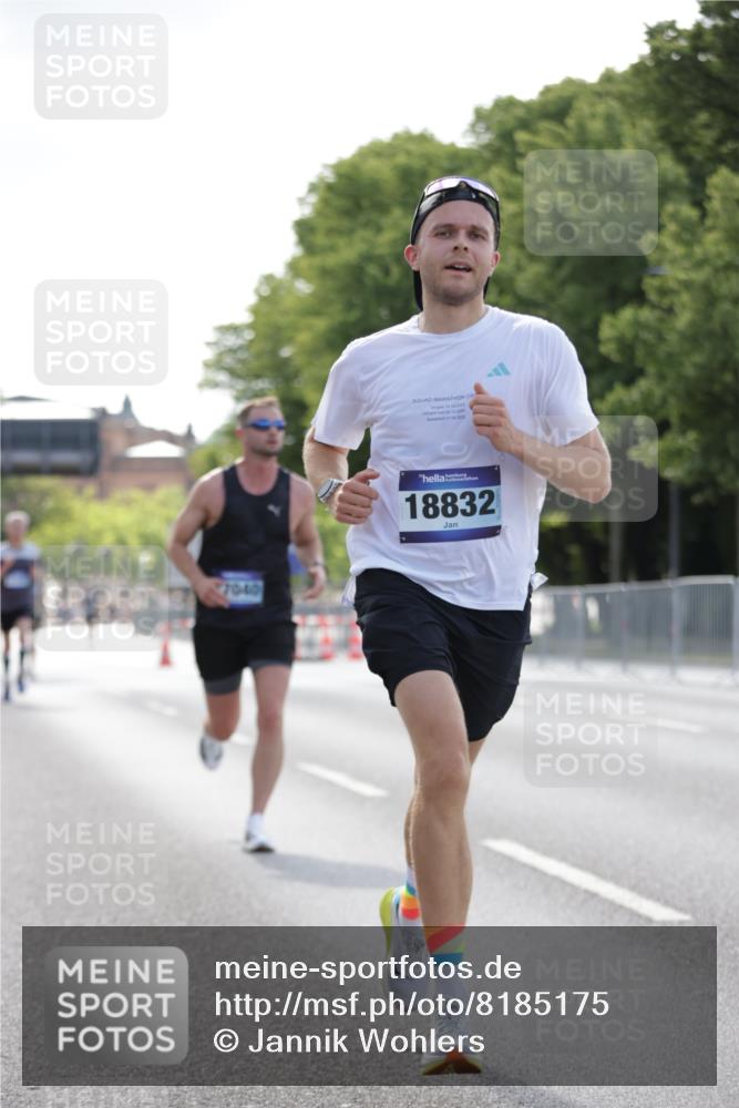 29.06.2025 - hella hamburg halbmarathon Jannik Wohlers http://msf.ph/oto/8185175 29.06.2025 09:43:21 Lombardsbrücke 2075, 2180, 2203, 3189, 8318, 9804, 10351, 11150, 13941, 15023, 15136, 17040, 17893, 18763, 18832 meine-sportfotos.de