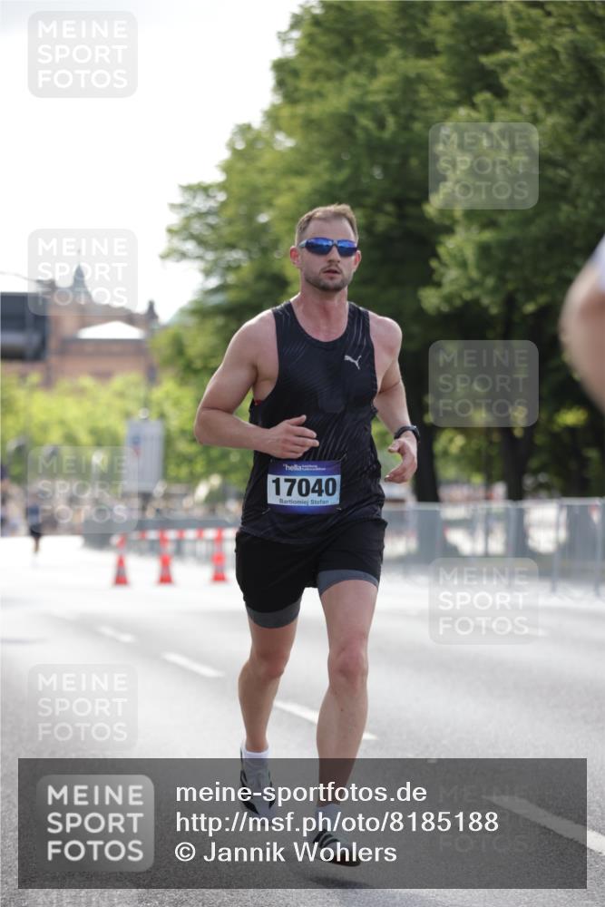 29.06.2025 - hella hamburg halbmarathon Jannik Wohlers http://msf.ph/oto/8185188 29.06.2025 09:43:22 Lombardsbrücke 2075, 2203, 3189, 8318, 9804, 10351, 11150, 13941, 15023, 15136, 17040, 17893, 18763, 18832 meine-sportfotos.de
