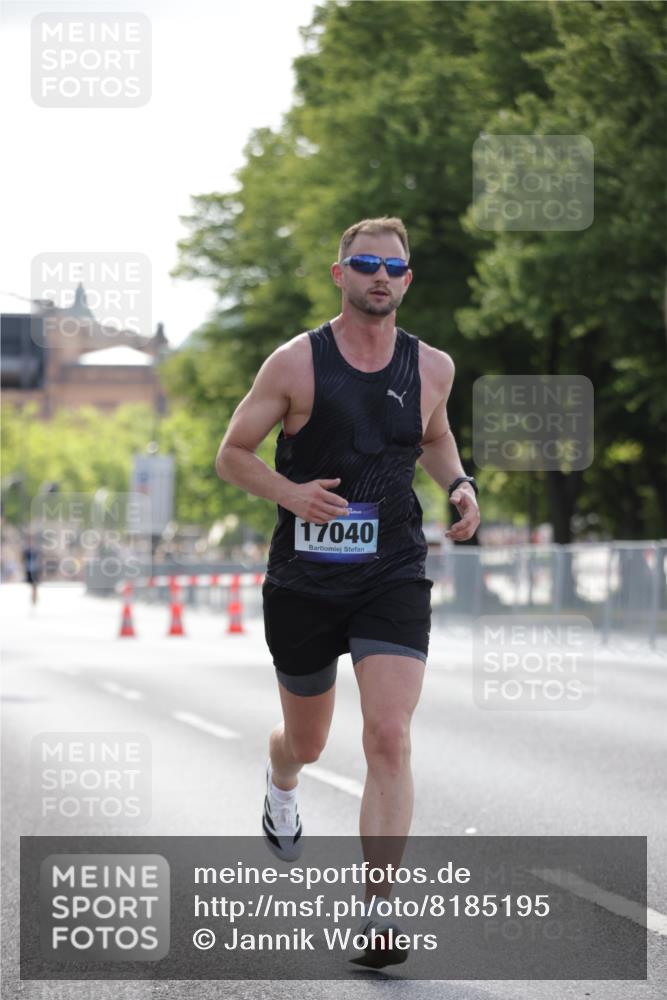 29.06.2025 - hella hamburg halbmarathon Jannik Wohlers http://msf.ph/oto/8185195 29.06.2025 09:43:22 Lombardsbrücke 2075, 2203, 3189, 8318, 9804, 10351, 11150, 13941, 15023, 15136, 17040, 17893, 18763, 18832 meine-sportfotos.de