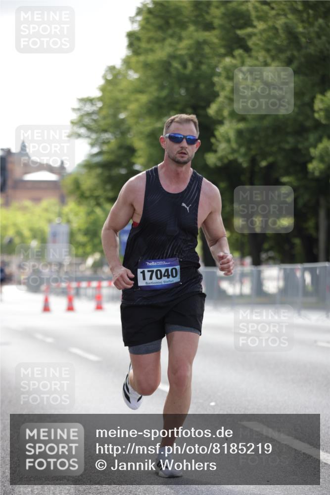 29.06.2025 - hella hamburg halbmarathon Jannik Wohlers http://msf.ph/oto/8185219 29.06.2025 09:43:22 Lombardsbrücke 2075, 2203, 3189, 8318, 9804, 10351, 11150, 13941, 15023, 15136, 17040, 17893, 18763, 18832 meine-sportfotos.de