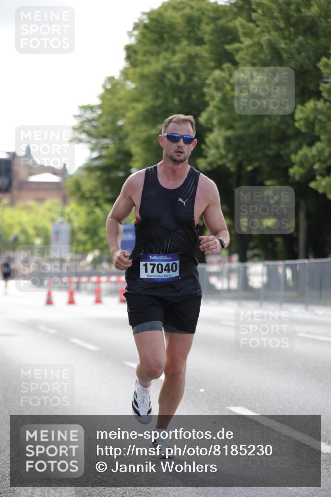 29.06.2025 - hella hamburg halbmarathon Jannik Wohlers http://msf.ph/oto/8185230 29.06.2025 09:43:22 Lombardsbrücke 2075, 2203, 3189, 8318, 9804, 10351, 11150, 13941, 15023, 15136, 17040, 17893, 18763, 18832 meine-sportfotos.de