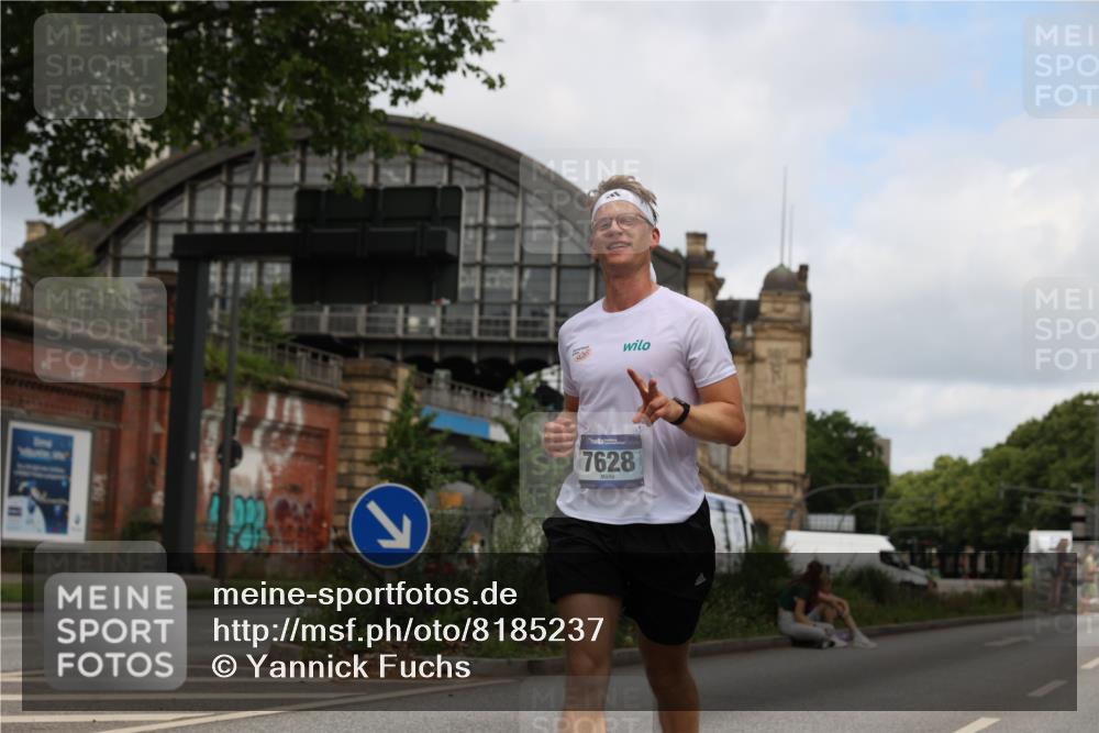 29.06.2025 - hella hamburg halbmarathon Yannick Fuchs http://msf.ph/oto/8185237 29.06.2025 10:29:25 20KM 1002, 1217, 4477, 5048, 5152, 6169, 6878, 7628, 7884, 7972, 8395, 8864, 9519, 9686, 11202, 11230, 11661, 12369, 14069, 14388, 16712, 17014, 18837, 19022 meine-sportfotos.de
