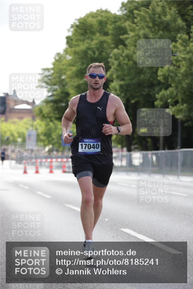 29.06.2025 - hella hamburg halbmarathon Jannik Wohlers http://msf.ph/oto/8185241 29.06.2025 09:43:22 Lombardsbrücke 2075, 2203, 3189, 8318, 9804, 10351, 11150, 13941, 15023, 15136, 17040, 17893, 18763, 18832 meine-sportfotos.de