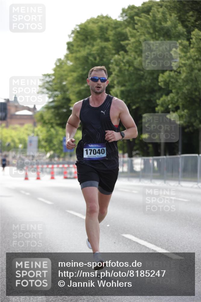 29.06.2025 - hella hamburg halbmarathon Jannik Wohlers http://msf.ph/oto/8185247 29.06.2025 09:43:22 Lombardsbrücke 2075, 2203, 3189, 8318, 9804, 10351, 11150, 13941, 15023, 15136, 17040, 17893, 18763, 18832 meine-sportfotos.de