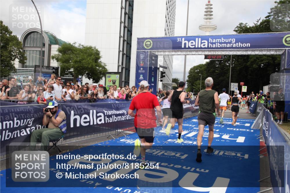 29.06.2025 - hella hamburg halbmarathon Michael Strokosch http://msf.ph/oto/8185254 29.06.2025 10:42:08 Ziel 1441, 5690, 6593, 7363, 10216, 11417, 12098, 12292, 13196, 15846, 16677, 17864, 17926, 18920, 19046 meine-sportfotos.de