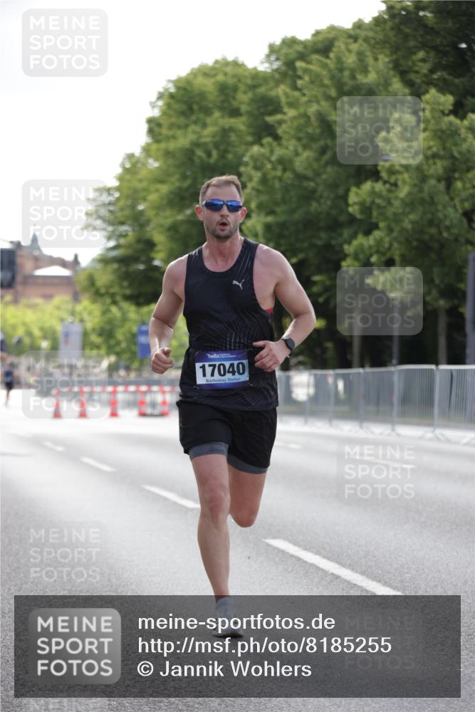 29.06.2025 - hella hamburg halbmarathon Jannik Wohlers http://msf.ph/oto/8185255 29.06.2025 09:43:22 Lombardsbrücke 2075, 2203, 3189, 8318, 9804, 10351, 11150, 13941, 15023, 15136, 17040, 17893, 18763, 18832 meine-sportfotos.de
