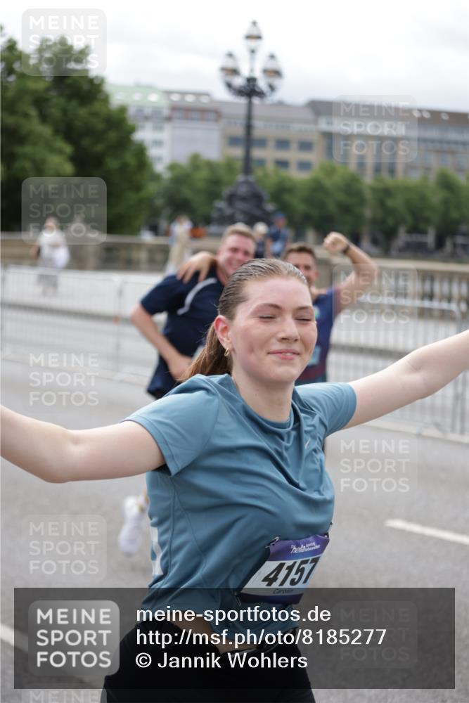 29.06.2025 - hella hamburg halbmarathon Jannik Wohlers http://msf.ph/oto/8185277 29.06.2025 11:11:02 Lombardsbrücke 1021, 2105, 2345, 2373, 3563, 3713, 3775, 3776, 3832, 4157, 4269, 4452, 4750, 5797, 6933, 8294, 9375, 9703, 9871, 10021, 10178, 11104, 13428, 14241, 15241, 15691, 15729, 16728, 17330, 17711, 17760, 18463, 18639, 19179 meine-sportfotos.de