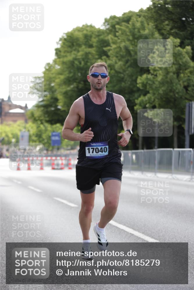 29.06.2025 - hella hamburg halbmarathon Jannik Wohlers http://msf.ph/oto/8185279 29.06.2025 09:43:22 Lombardsbrücke 2075, 2203, 3189, 8318, 9804, 10351, 11150, 13941, 15023, 15136, 17040, 17893, 18763, 18832 meine-sportfotos.de