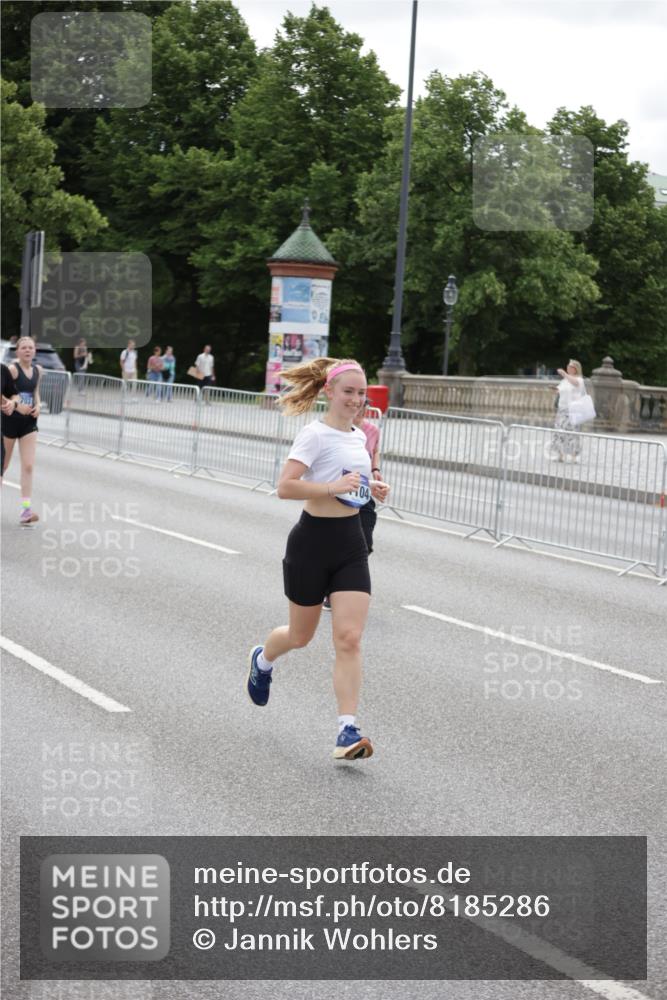 29.06.2025 - hella hamburg halbmarathon Jannik Wohlers http://msf.ph/oto/8185286 29.06.2025 11:11:03 Lombardsbrücke 1021, 2105, 2345, 2373, 3563, 3564, 3713, 3775, 3776, 3832, 4157, 4269, 4452, 4750, 6933, 8294, 9703, 9871, 10021, 10178, 11104, 13428, 14241, 15241, 15691, 15729, 16728, 17330, 17711, 17760, 18463, 18639, 19179 meine-sportfotos.de