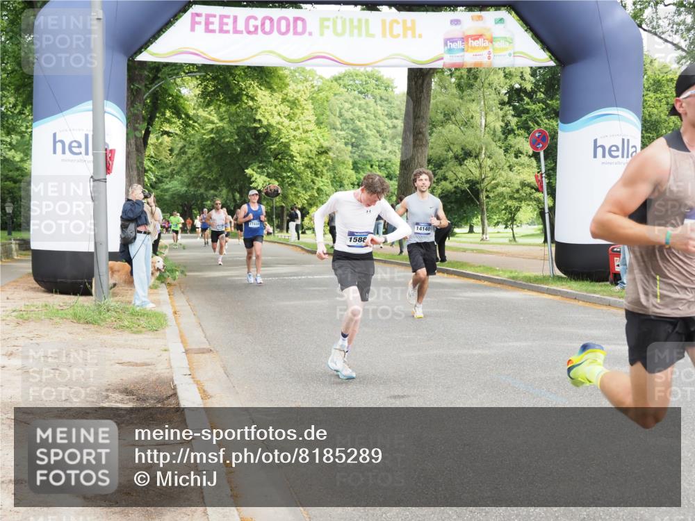 29.06.2025 - hella hamburg halbmarathon MichiJ http://msf.ph/oto/8185289 29.06.2025 10:18:32 Zwischen KM18-KM19 2075, 12189, 14140, 15883 meine-sportfotos.de