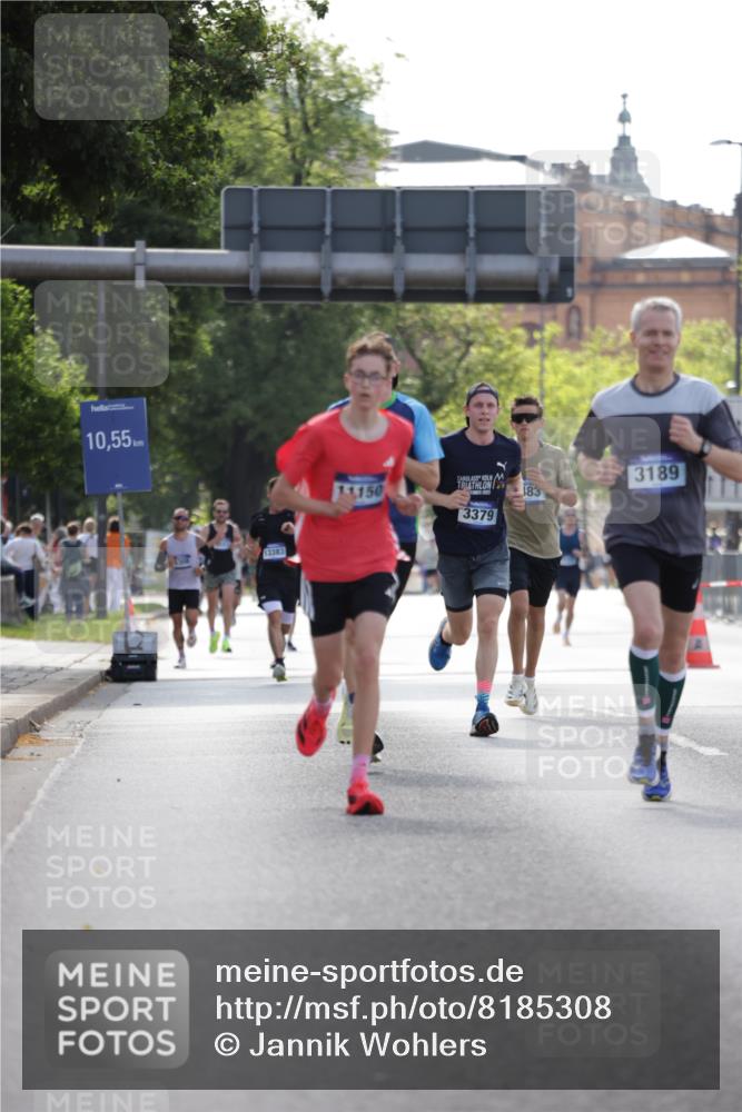 29.06.2025 - hella hamburg halbmarathon Jannik Wohlers http://msf.ph/oto/8185308 29.06.2025 09:43:23 Lombardsbrücke 2075, 2203, 3189, 8318, 8376, 9804, 10351, 11150, 13941, 15023, 15136, 17040, 17893, 18763, 18832 meine-sportfotos.de