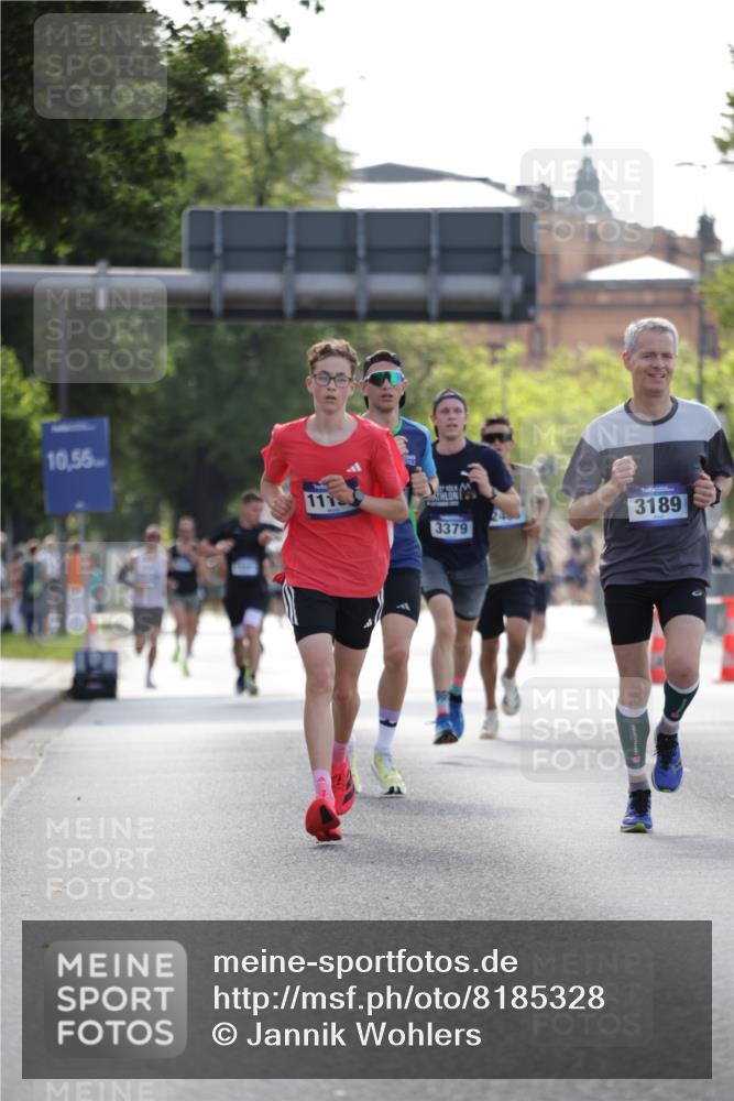 29.06.2025 - hella hamburg halbmarathon Jannik Wohlers http://msf.ph/oto/8185328 29.06.2025 09:43:24 Lombardsbrücke 2075, 2203, 3189, 3379, 8318, 8376, 9804, 10351, 11150, 13941, 15023, 15136, 17040, 17893, 18763, 18832 meine-sportfotos.de