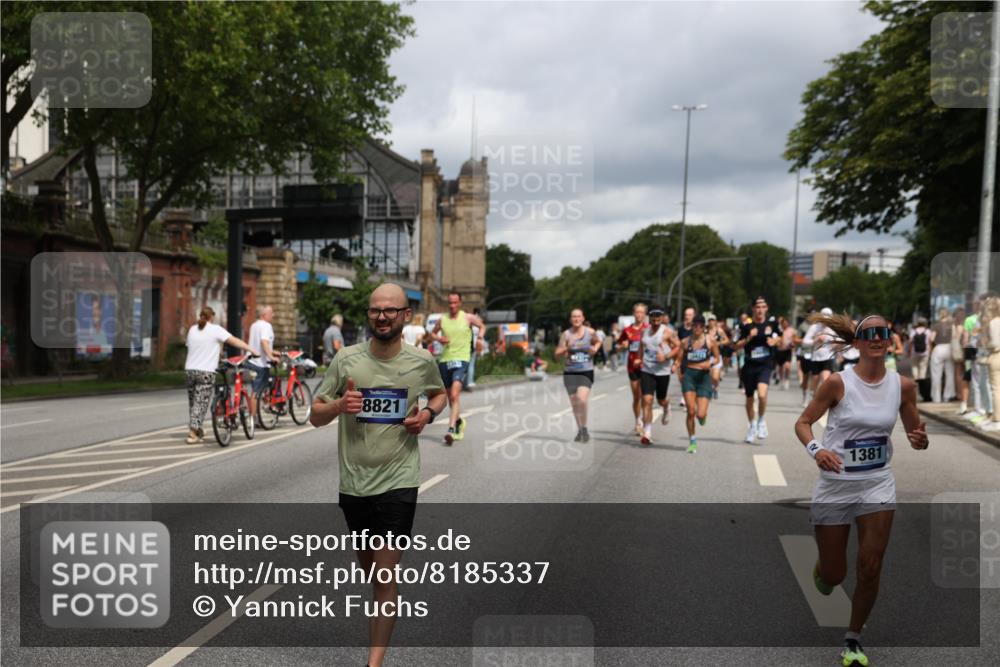 29.06.2025 - hella hamburg halbmarathon Yannick Fuchs http://msf.ph/oto/8185337 29.06.2025 10:43:33 20KM 1094, 1342, 1381, 1476, 2013, 2504, 2516, 2592, 2596, 2706, 2878, 2889, 2937, 3060, 3692, 4017, 4832, 5460, 5705, 6158, 7067, 7297, 7332, 8112, 8437, 8821, 9038, 9126, 9213, 9463, 9619, 9649, 9695, 9924, 9965, 10184, 10859, 11340, 11519, 11579, 11779, 11819, 11977, 12094, 12421, 12533, 12670, 13233, 13269, 13688, 13690, 14526, 15422, 15523, 16114, 16369, 16627, 16653, 16731, 16891, 17173, 17632, 17753, 18058, 18842, 18926, 19109 meine-sportfotos.de