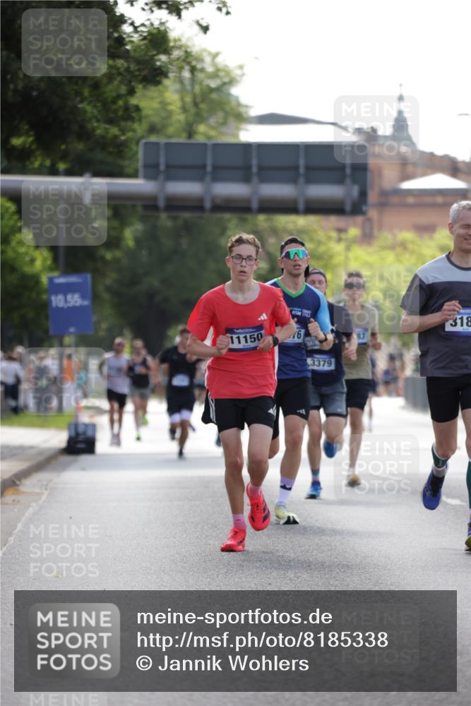 29.06.2025 - hella hamburg halbmarathon Jannik Wohlers http://msf.ph/oto/8185338 29.06.2025 09:43:24 Lombardsbrücke 2075, 2203, 3189, 3379, 8318, 8376, 9804, 10351, 11150, 13941, 15023, 15136, 17040, 17893, 18763, 18832 meine-sportfotos.de