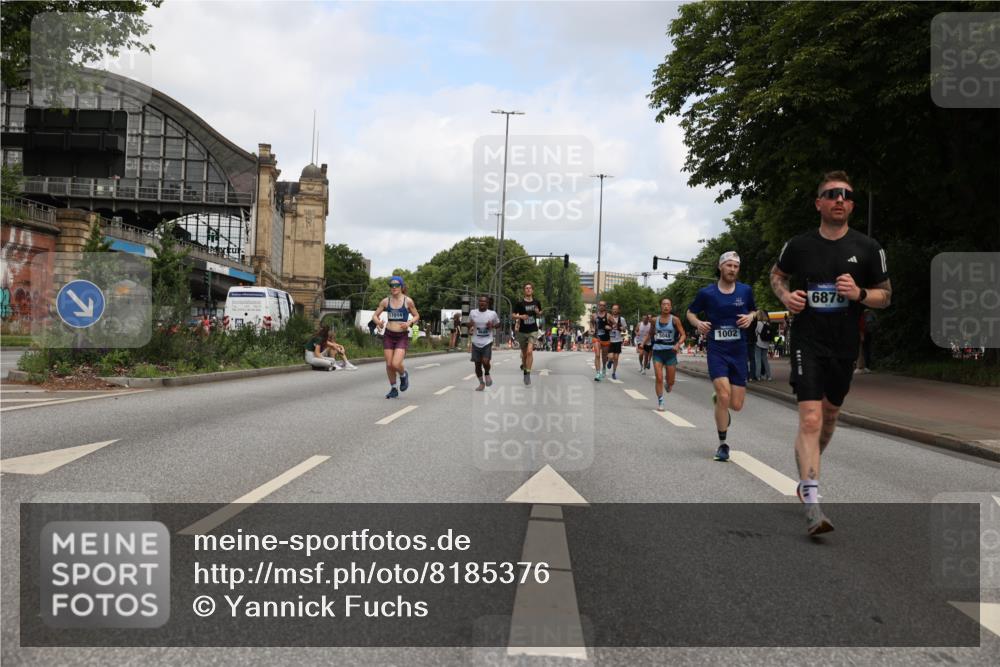 29.06.2025 - hella hamburg halbmarathon Yannick Fuchs http://msf.ph/oto/8185376 29.06.2025 10:29:28 20KM 1002, 1217, 4477, 5048, 5152, 6169, 6878, 7628, 7972, 8395, 8864, 9686, 11230, 11661, 12369, 14069, 14388, 14603, 15991, 16712, 17014, 18419, 18837, 19022 meine-sportfotos.de