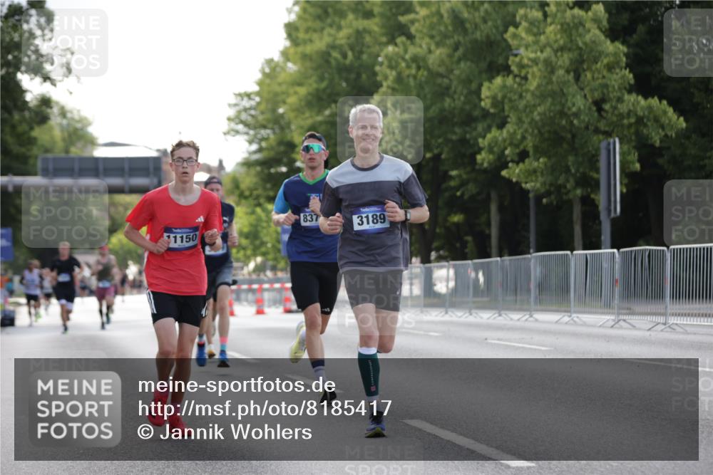 29.06.2025 - hella hamburg halbmarathon Jannik Wohlers http://msf.ph/oto/8185417 29.06.2025 09:43:26 Lombardsbrücke 2075, 2203, 2483, 3189, 3379, 8318, 8376, 9804, 10351, 11150, 13941, 15023, 15136, 17040, 17893, 18763, 18832 meine-sportfotos.de