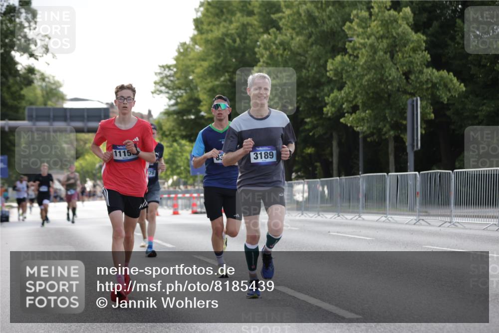 29.06.2025 - hella hamburg halbmarathon Jannik Wohlers http://msf.ph/oto/8185439 29.06.2025 09:43:26 Lombardsbrücke 2075, 2203, 2483, 3189, 3379, 8318, 8376, 9804, 10351, 11150, 13941, 15023, 15136, 17040, 17893, 18763, 18832 meine-sportfotos.de