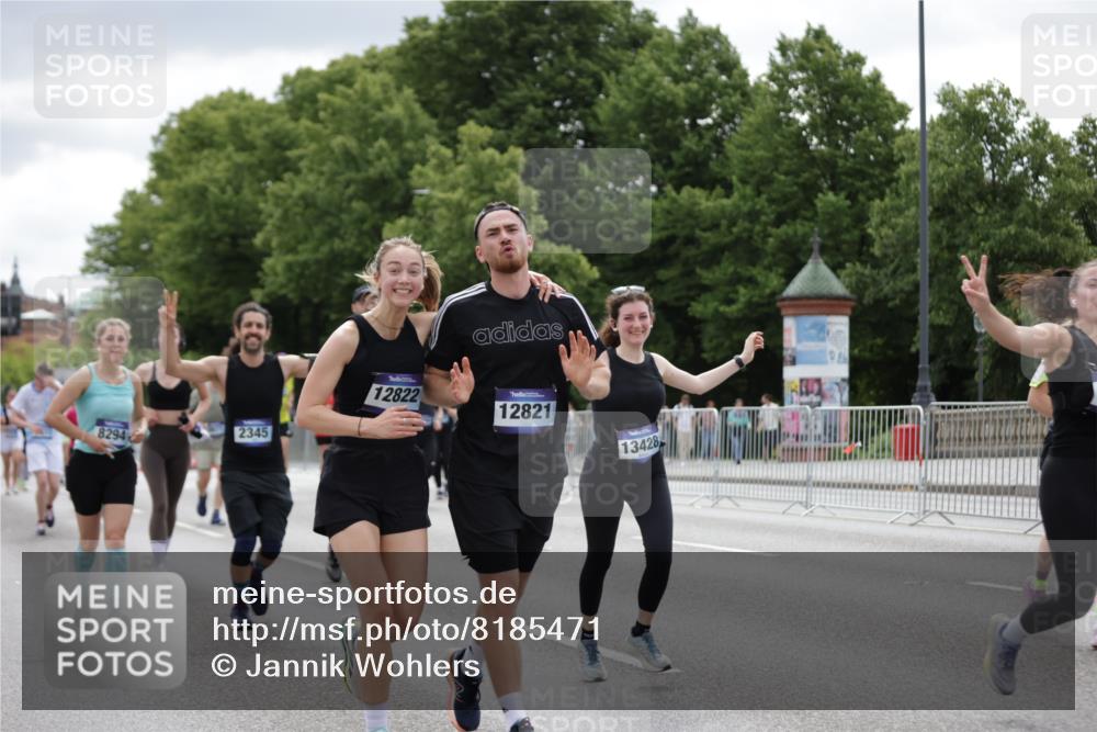 29.06.2025 - hella hamburg halbmarathon Jannik Wohlers http://msf.ph/oto/8185471 29.06.2025 11:11:07 Lombardsbrücke 1021, 2105, 2345, 2373, 3563, 3564, 3713, 3775, 3776, 3832, 4157, 4750, 8294, 9322, 9415, 9703, 9871, 10021, 10178, 11104, 13428, 14078, 14241, 14806, 15241, 15691, 15729, 16728, 17330, 17570, 17711, 17760, 18463, 18639 meine-sportfotos.de