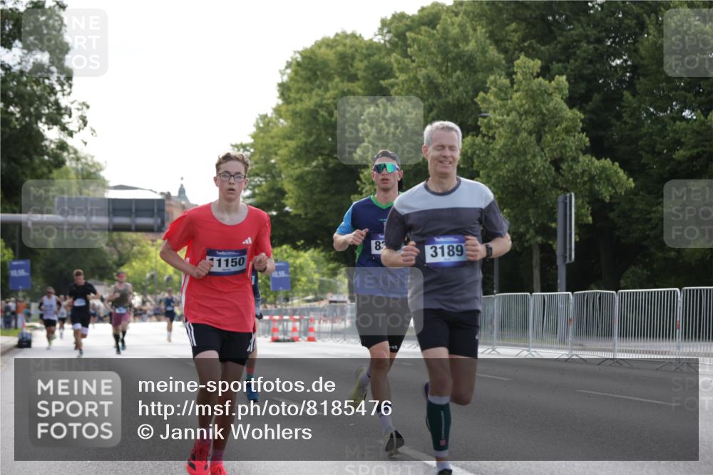 29.06.2025 - hella hamburg halbmarathon Jannik Wohlers http://msf.ph/oto/8185476 29.06.2025 09:43:27 Lombardsbrücke 2075, 2203, 2483, 3189, 3379, 8318, 8376, 9804, 10351, 11150, 13941, 15023, 15136, 17040, 17893, 18763, 18832 meine-sportfotos.de