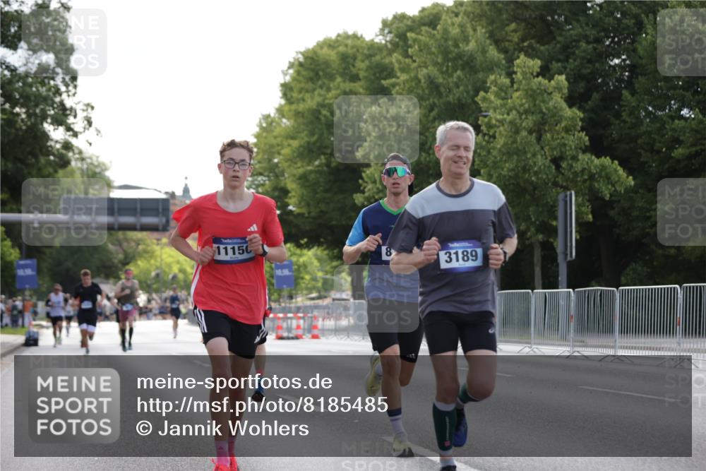 29.06.2025 - hella hamburg halbmarathon Jannik Wohlers http://msf.ph/oto/8185485 29.06.2025 09:43:27 Lombardsbrücke 2075, 2203, 2483, 3189, 3379, 8318, 8376, 9804, 10351, 11150, 13941, 15023, 15136, 17040, 17893, 18763, 18832 meine-sportfotos.de