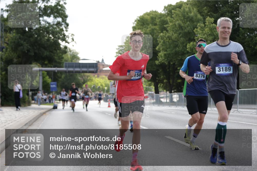 29.06.2025 - hella hamburg halbmarathon Jannik Wohlers http://msf.ph/oto/8185508 29.06.2025 09:43:27 Lombardsbrücke 2075, 2203, 2483, 3189, 3379, 8318, 8376, 9804, 10351, 11150, 13941, 15023, 15136, 17040, 17893, 18763, 18832 meine-sportfotos.de