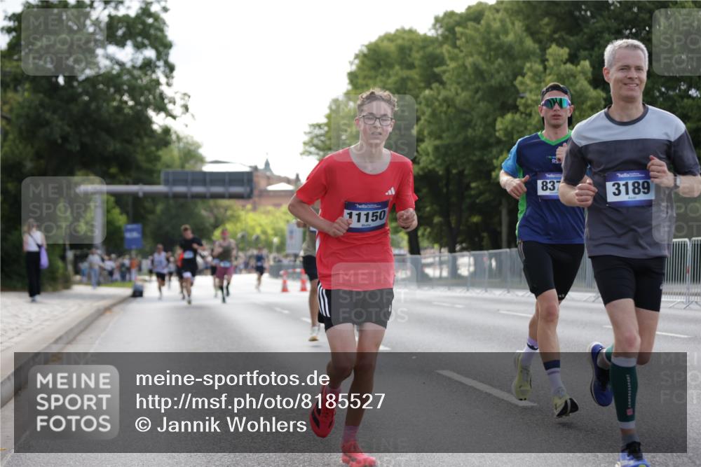 29.06.2025 - hella hamburg halbmarathon Jannik Wohlers http://msf.ph/oto/8185527 29.06.2025 09:43:28 Lombardsbrücke 2203, 2483, 3189, 3379, 8376, 9804, 10351, 11150, 13941, 15136, 17040, 17893, 18763, 18832 meine-sportfotos.de