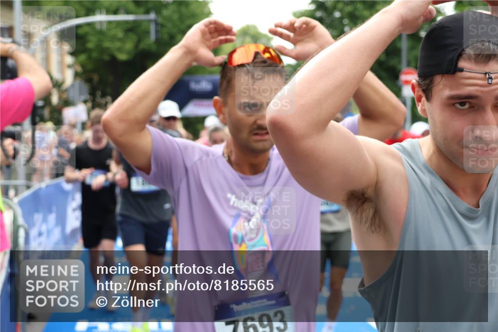29.06.2025 - hella hamburg halbmarathon Zöllner http://msf.ph/oto/8185565 29.06.2025 10:42:34 Ziel 1209, 1353, 1735, 1800, 1962, 2233, 4235, 7116, 7448, 7508, 7734, 13446, 15623, 16295, 16333, 17016, 17637, 17733, 17911, 18680 meine-sportfotos.de