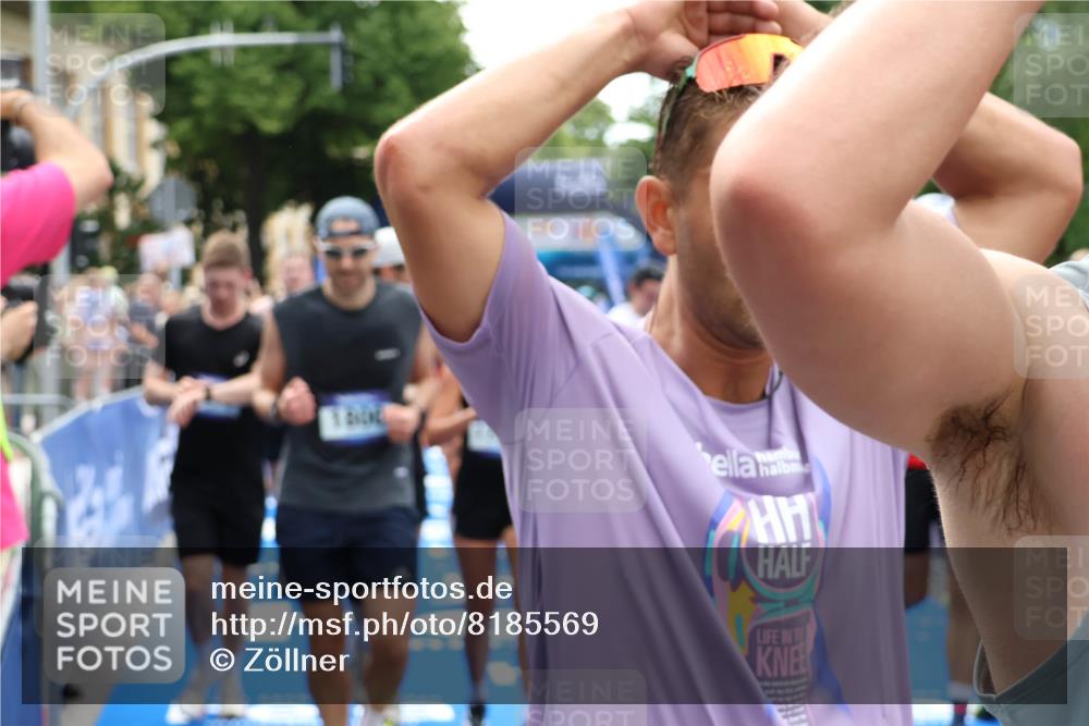 29.06.2025 - hella hamburg halbmarathon Zöllner http://msf.ph/oto/8185569 29.06.2025 10:42:34 Ziel 1209, 1353, 1735, 1800, 1962, 2233, 4235, 7116, 7448, 7508, 7734, 13446, 15623, 16295, 16333, 17016, 17637, 17733, 17911, 18680 meine-sportfotos.de
