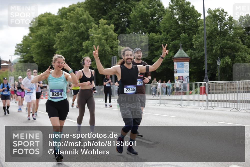 29.06.2025 - hella hamburg halbmarathon Jannik Wohlers http://msf.ph/oto/8185601 29.06.2025 11:11:08 Lombardsbrücke 1021, 2105, 2345, 2373, 3563, 3564, 3713, 3775, 3776, 3832, 4157, 4750, 6455, 8294, 9322, 9415, 9703, 9871, 10021, 10178, 11104, 13428, 14078, 14241, 14806, 15241, 15691, 15729, 16219, 16728, 17330, 17570, 17711, 17760, 18463, 18639 meine-sportfotos.de