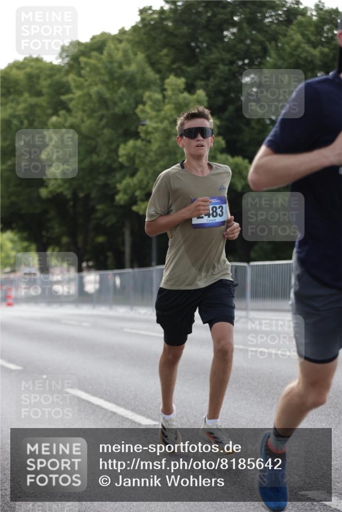 29.06.2025 - hella hamburg halbmarathon Jannik Wohlers http://msf.ph/oto/8185642 29.06.2025 09:43:30 Lombardsbrücke 1953, 2203, 2483, 3189, 3379, 8376, 9804, 10351, 11150, 13383, 13941, 15136, 17040, 18763, 18832 meine-sportfotos.de